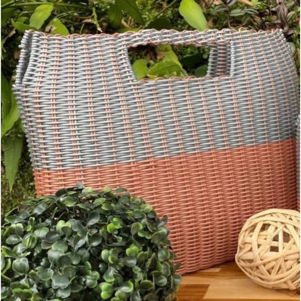 New without tag recycled plastic craft clutch